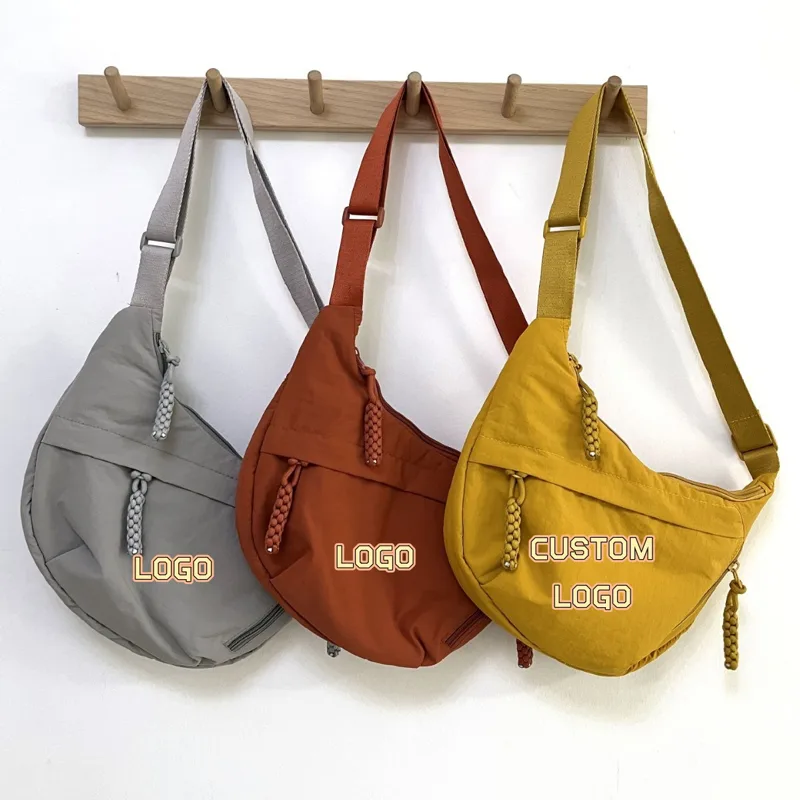 Half Moon Crescent - Torba crossbody z nylonu z własnym