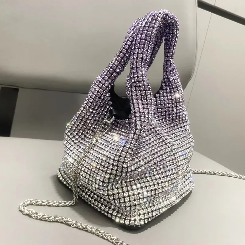 Women Bags Collection - Modna, zdobiona diamentami torba wieczorowa w