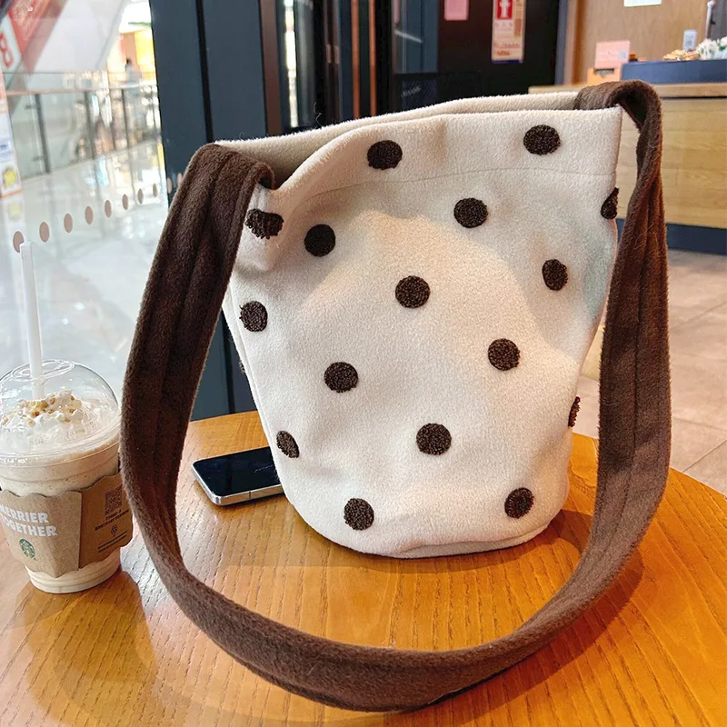 Women'S Bags New Look - Wełniane torby typu bucket w kropki